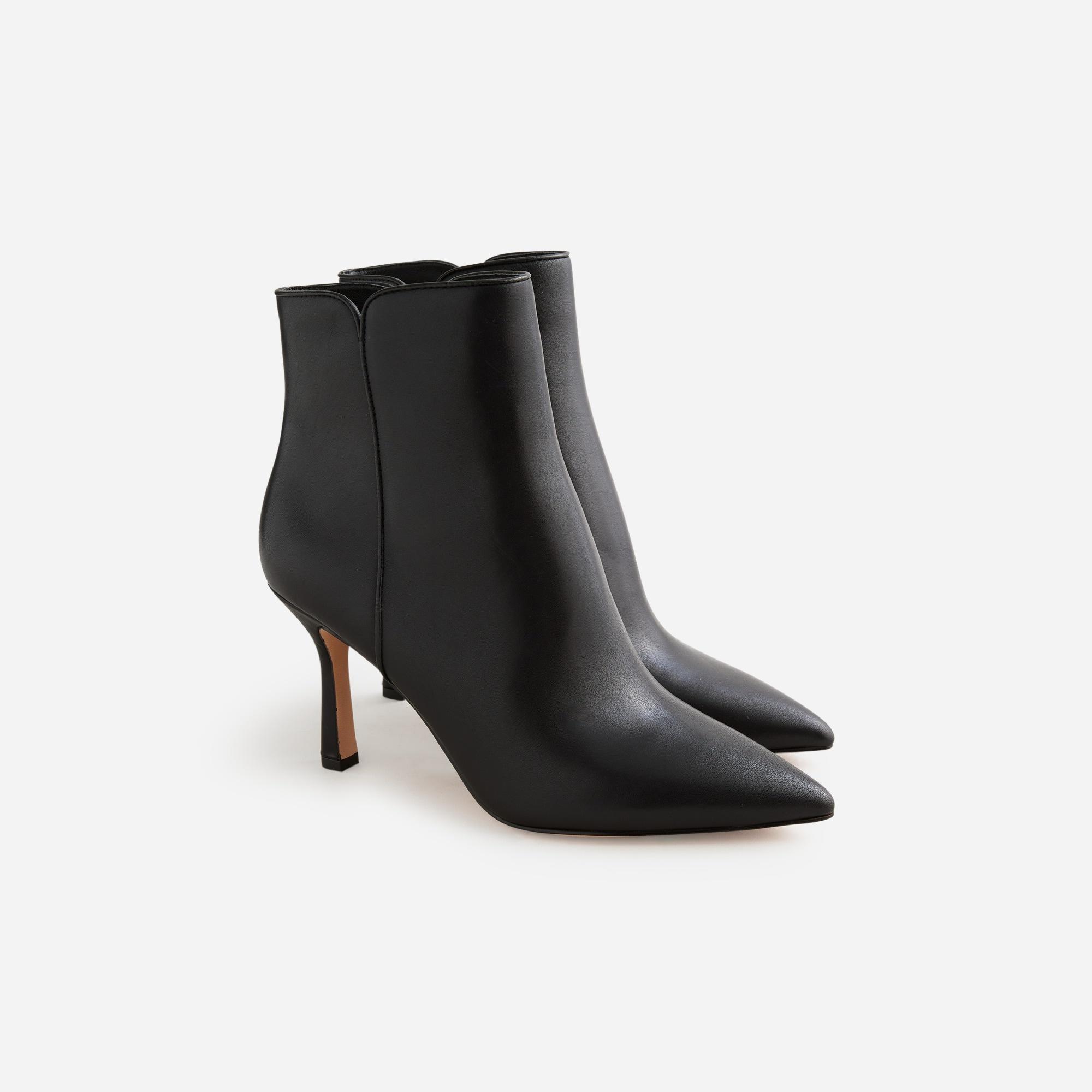 Pointed-toe ankle boots in leather Product Image