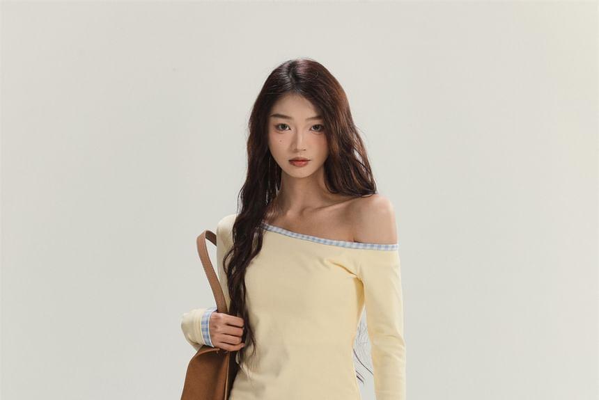 Long-Sleeve Off-Shoulder Gingham Trim Slim Fit Crop Top Product Image