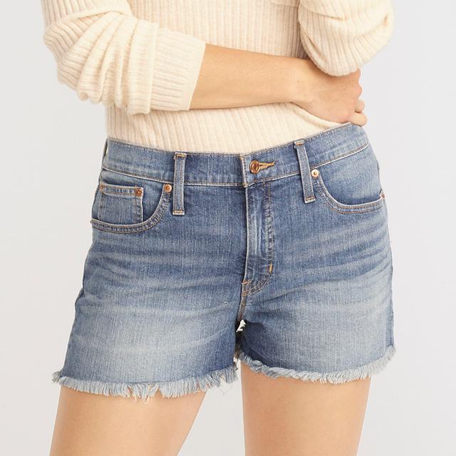 Mid-rise denim short in Squash wash Product Image