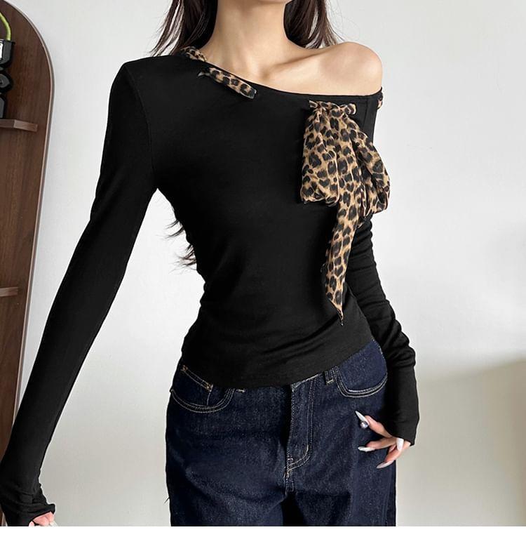 Long-Sleeve Asymmetrical Leopard Print Ribbon Crop Top Product Image