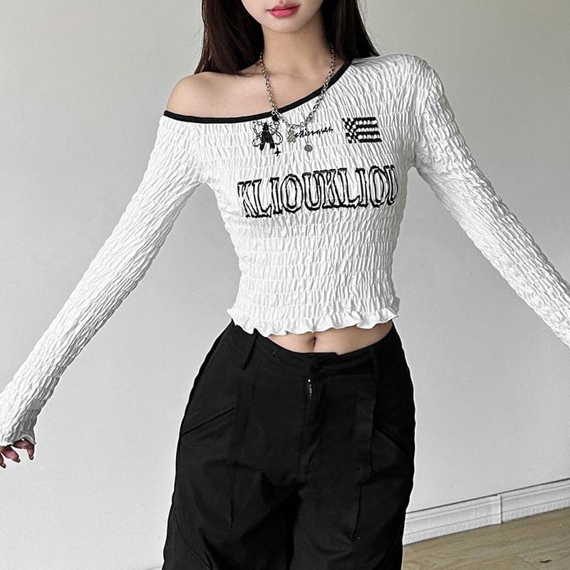 Long-Sleeve One-Shoulder Lettering Ruched Cropped T-Shirt Product Image