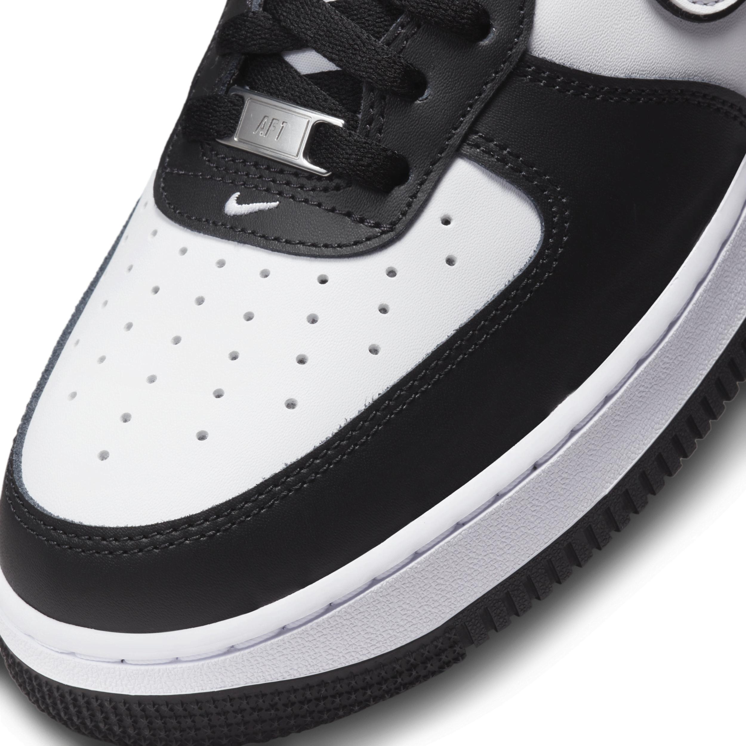 Nike Air Force 1 07 sneakers in white and black Product Image