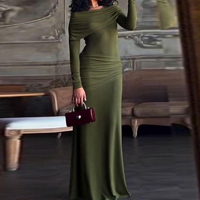 Long-Sleeve Crew Neck Plain Ruched Maxi A-Line Dress Product Image