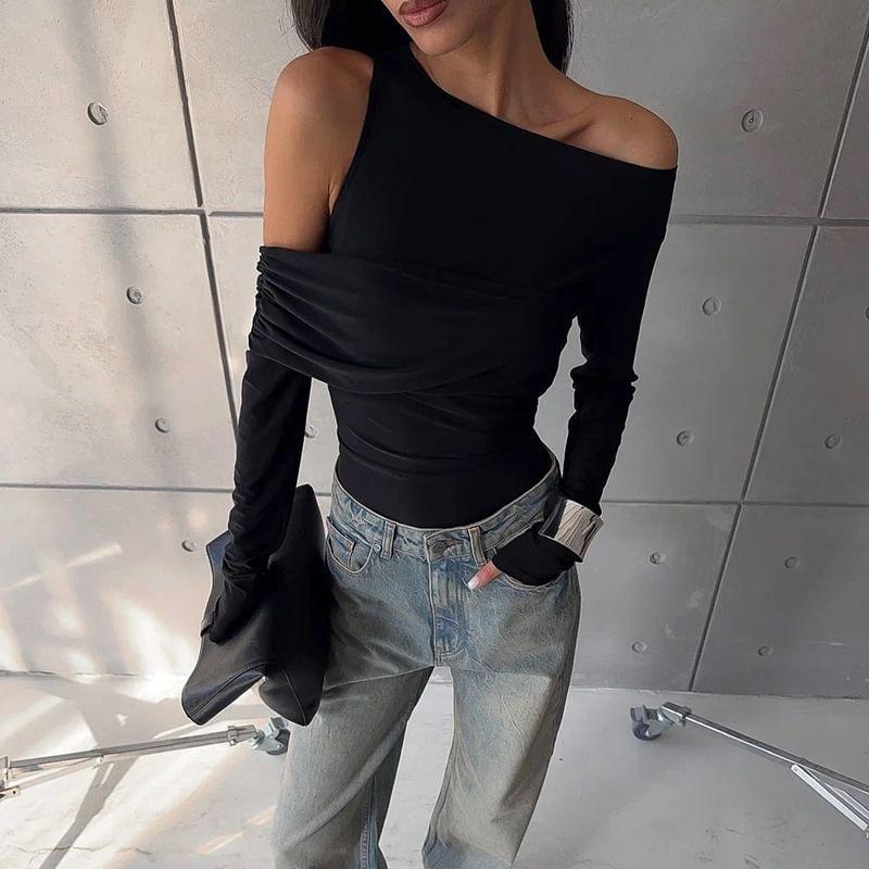 Long-Sleeve Cold-Shoulder Plain Asymmetrical Knit Top Product Image