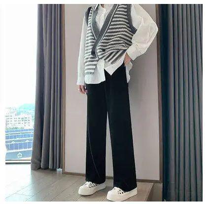 Mid Rise Plain Wide Leg Pants Product Image