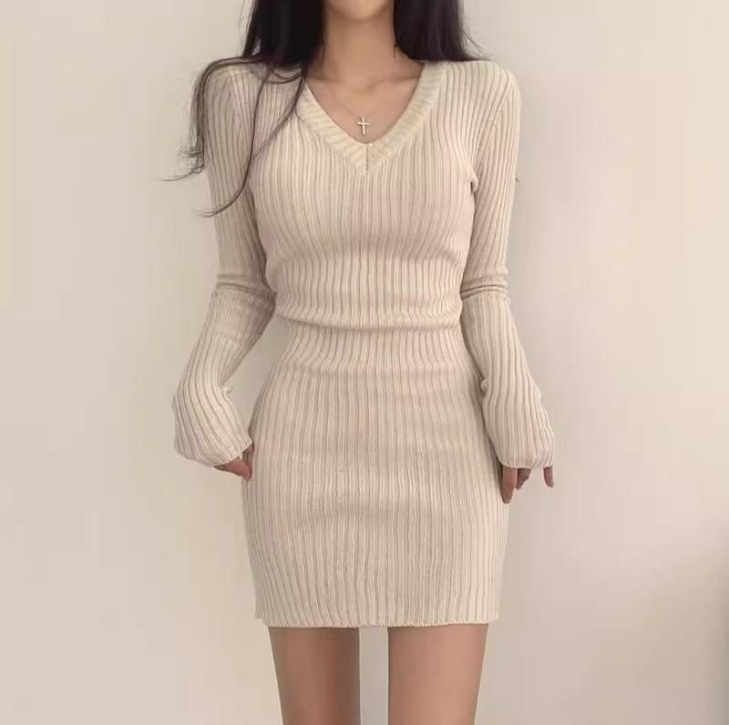 Long-Sleeve V-Neck Plain Mini Sheath Knit Dress Product Image