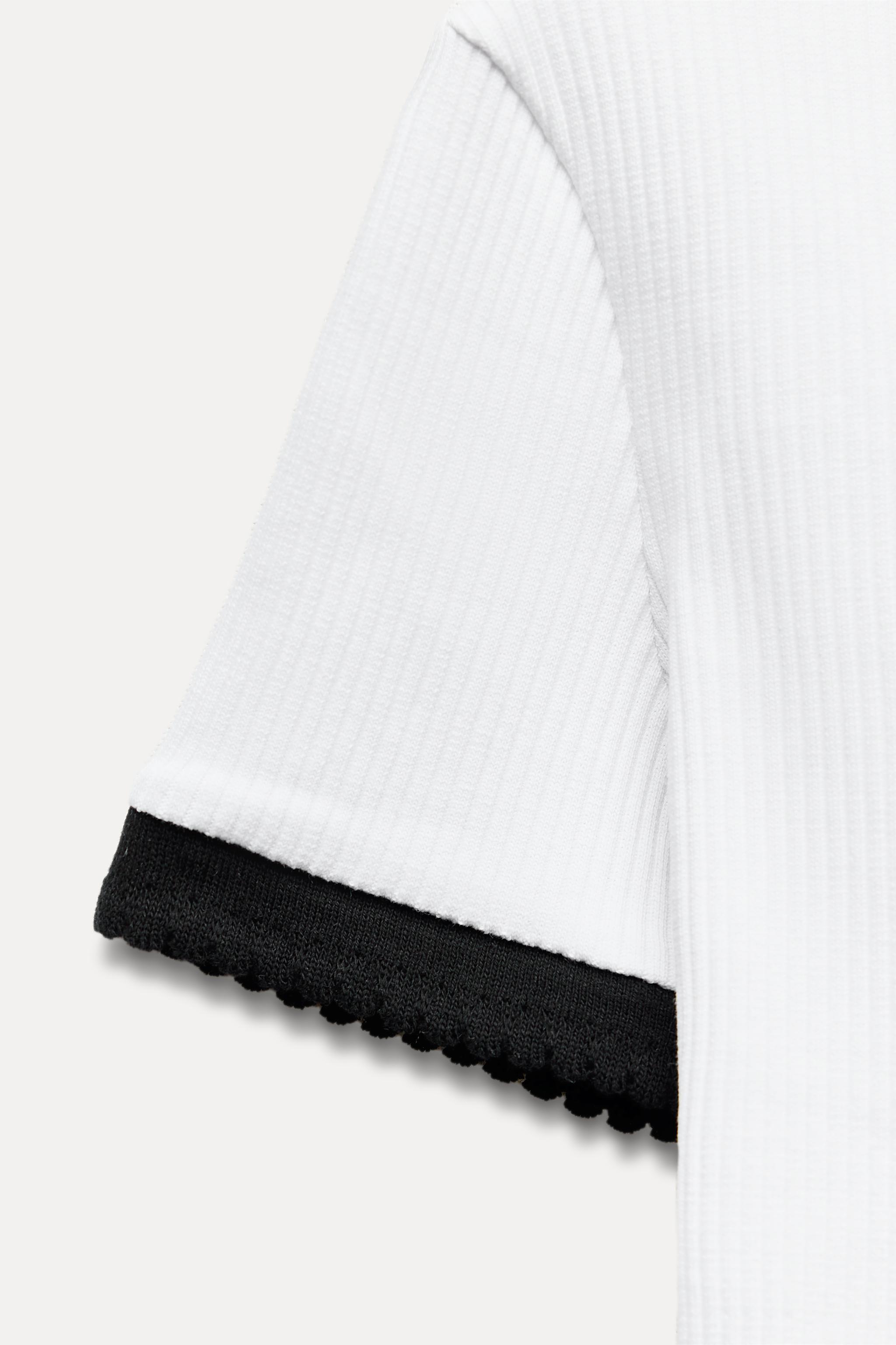 CONTRAST TRIM T-SHIRT Product Image