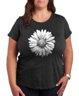 White Daisy Plus Size Graphic T-Shirt Product Image