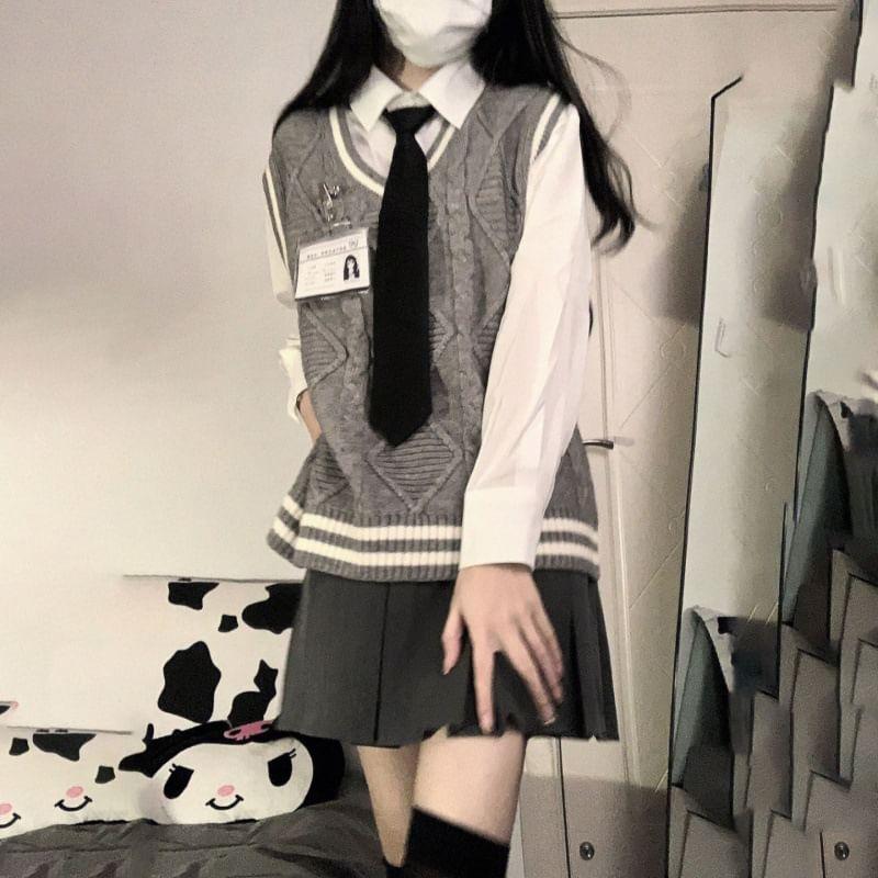 Long-Sleeve Plain Shirt / Tie / V-Neck Striped Cable-Knit Sweater Vest / Set Product Image