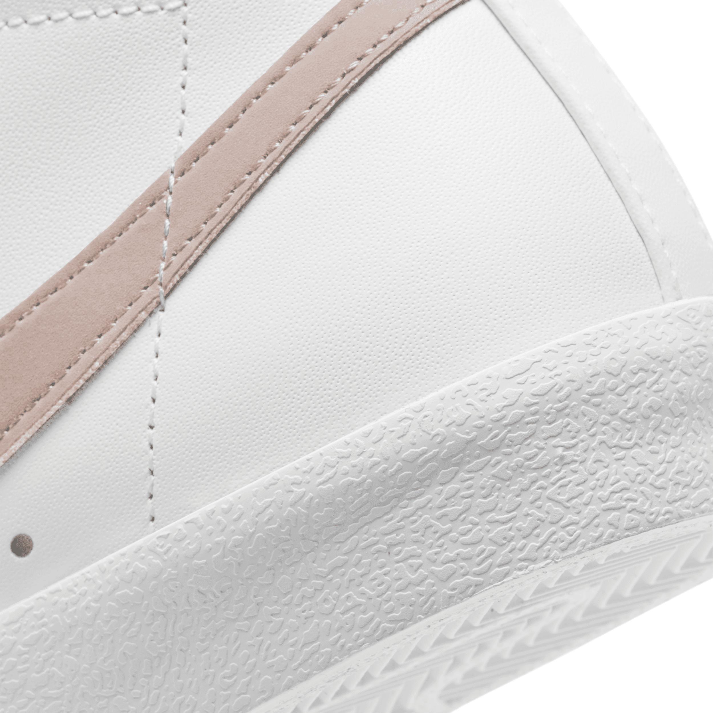 Nike Women's Blazer Mid '77 Shoes Product Image