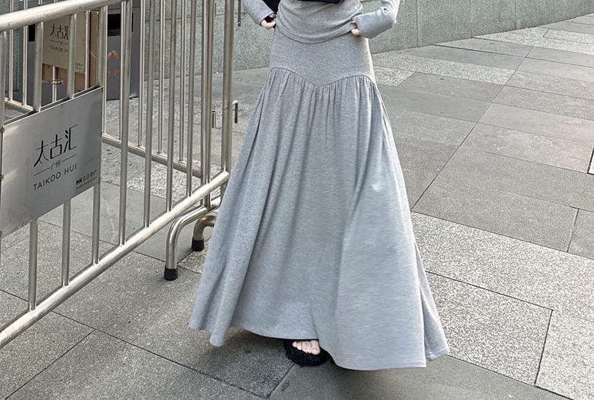 High Rise Plain Maxi A-Line Skirt / Long-Sleeve Round Neck T-Shirt Product Image