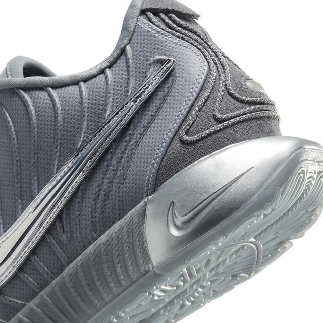 Nike Men's LeBron XXI Basketball Shoes Product Image