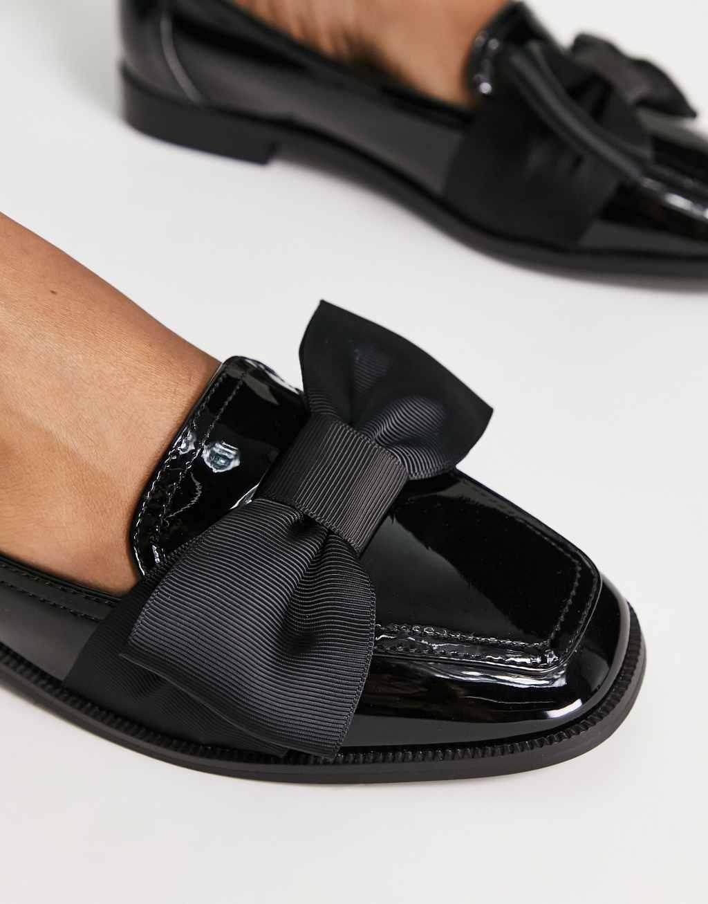 ASOS DESIGN Wide Fit Mentor bow loafer flat shoes in black patent Product Image