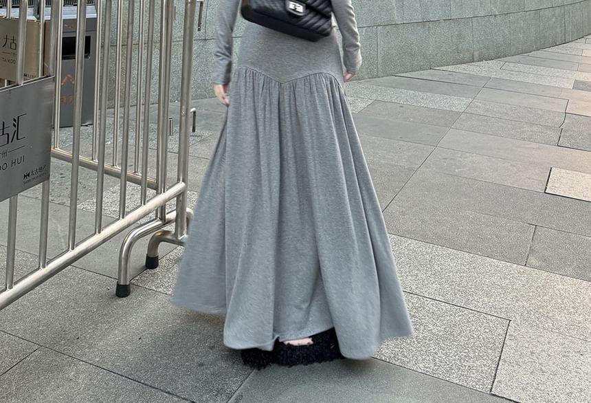 High Rise Plain Maxi A-Line Skirt / Long-Sleeve Round Neck T-Shirt Product Image