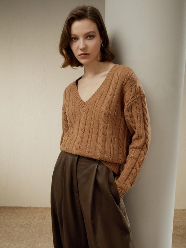 Cable-Knit Wool-Cashmere Blend Sweater Product Image