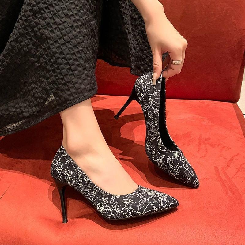 Stiletto Pointed Toe Floral Print Pumps Product Image