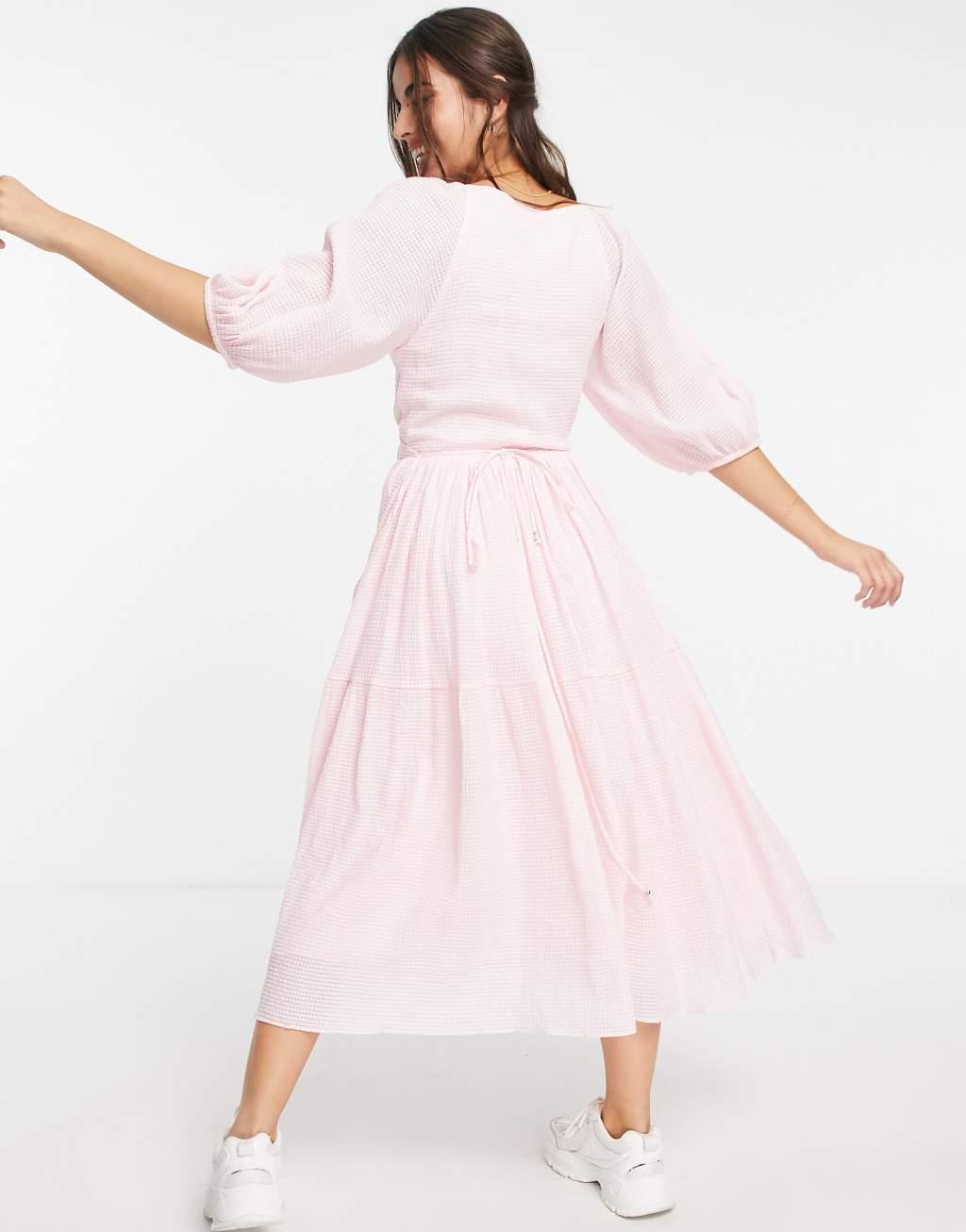 Ever New balloon sleeve smock tiered midi dress in pink Product Image