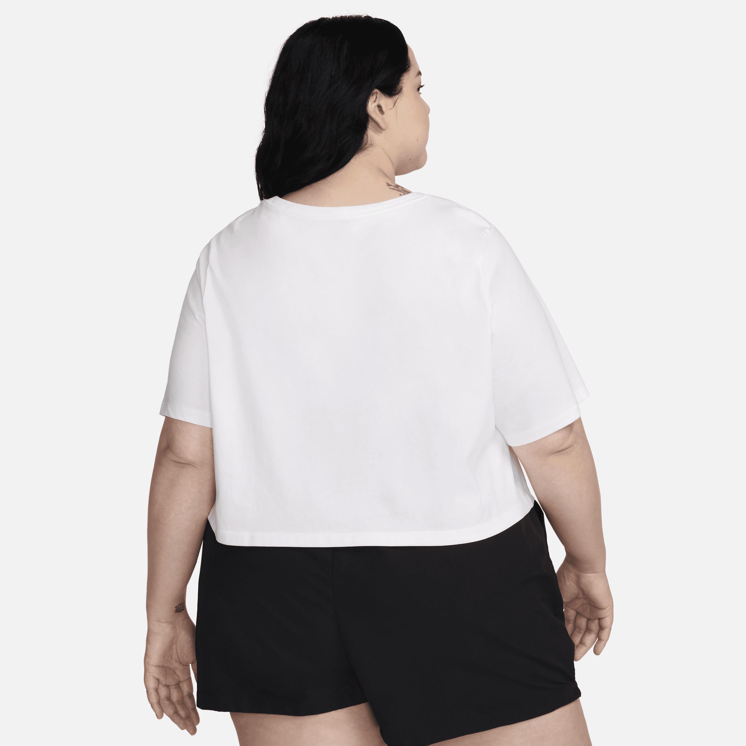 Women's Nike Sportswear Essential Cropped Logo T-Shirt (Plus Size) Product Image