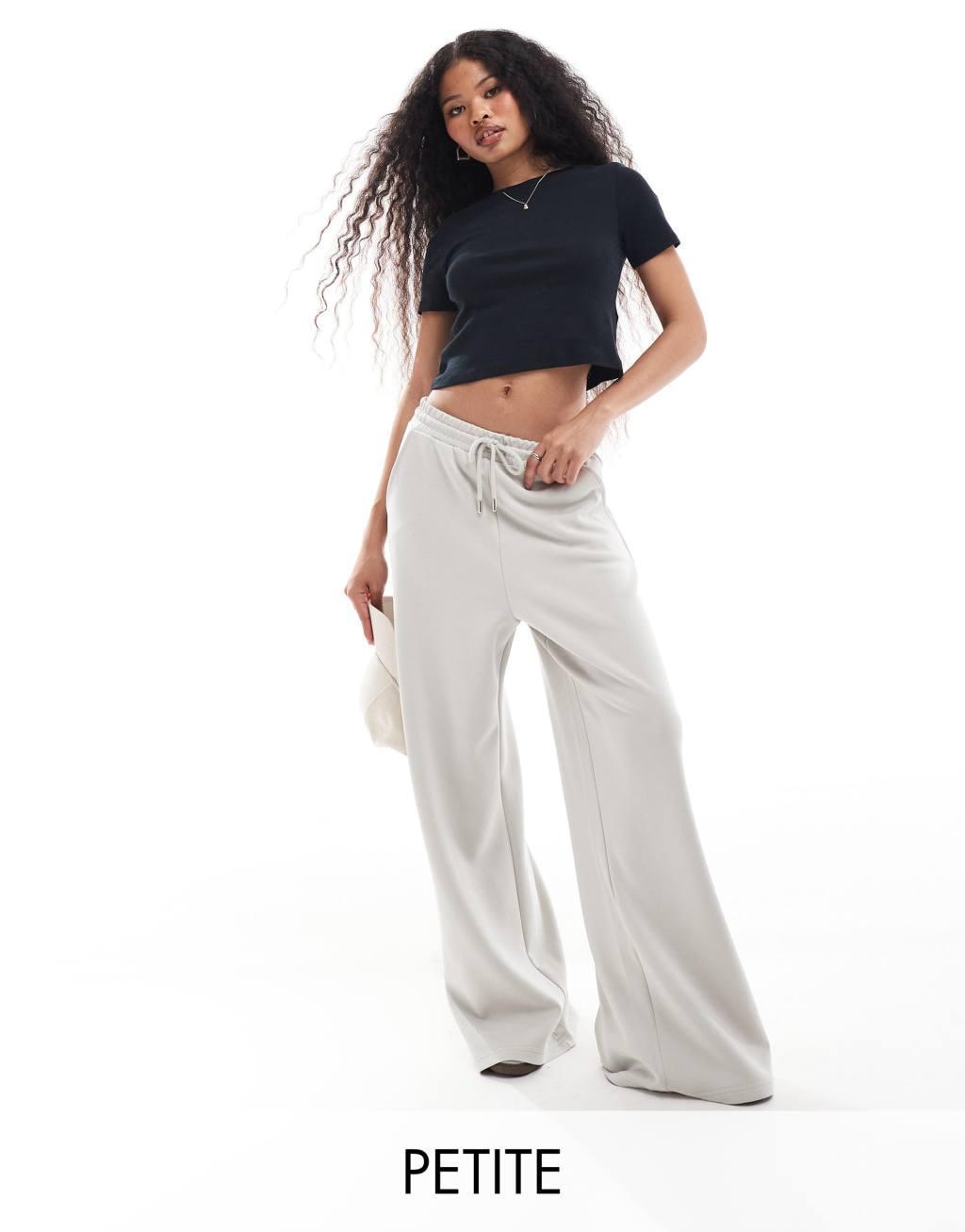 Stradivarius Petite soft touch wide leg sweatpants in light gray Product Image