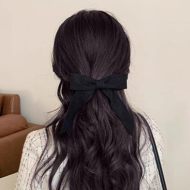 Ribbon Knit Hair Clip Product Image