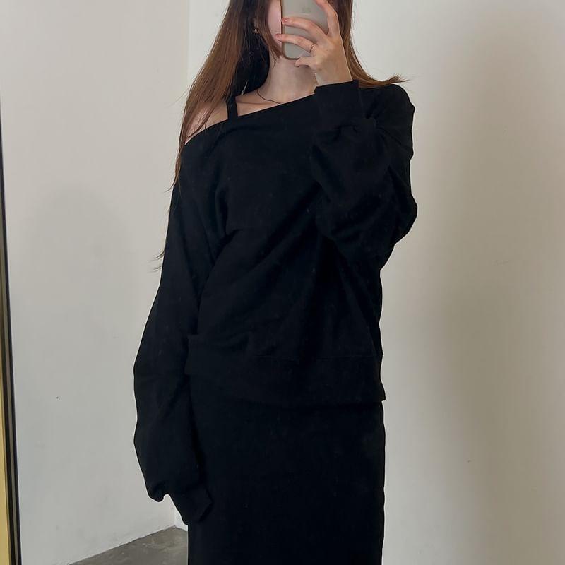 One Shoulder Plain Pullover Product Image