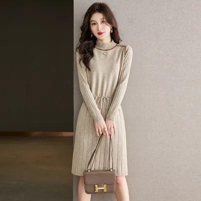 Long-Sleeve Contrast Trim Knit A-Line Pleated Dress Product Image