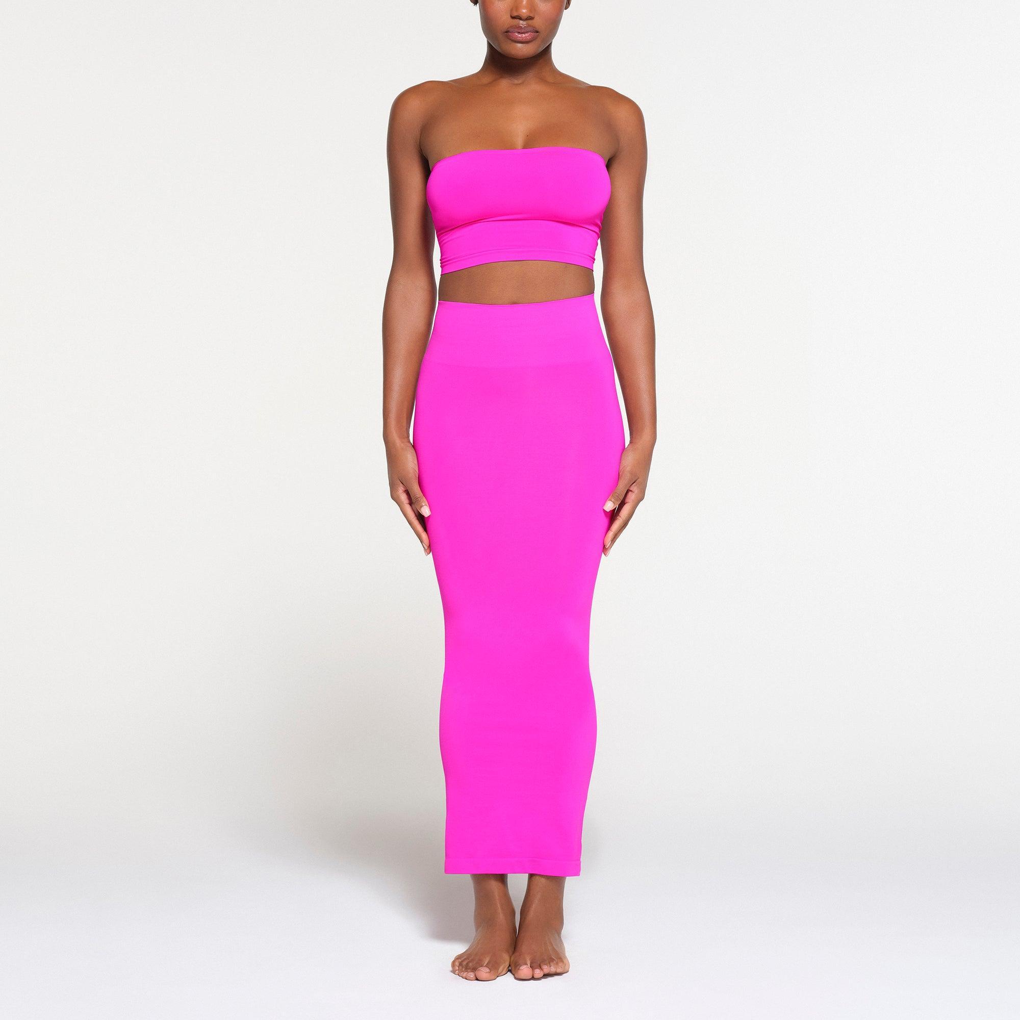 SOFT SMOOTHING SEAMLESS LONG TUBE SKIRT | FUCHSIA Product Image