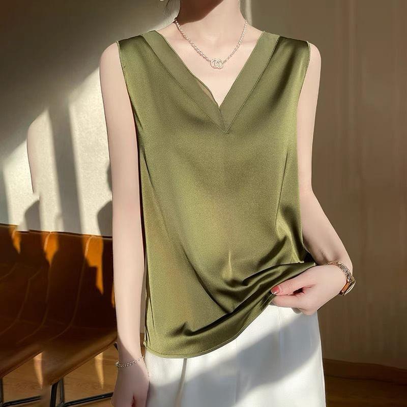 V-Neck Sleeveless Mesh Trim Satin Blouse Product Image