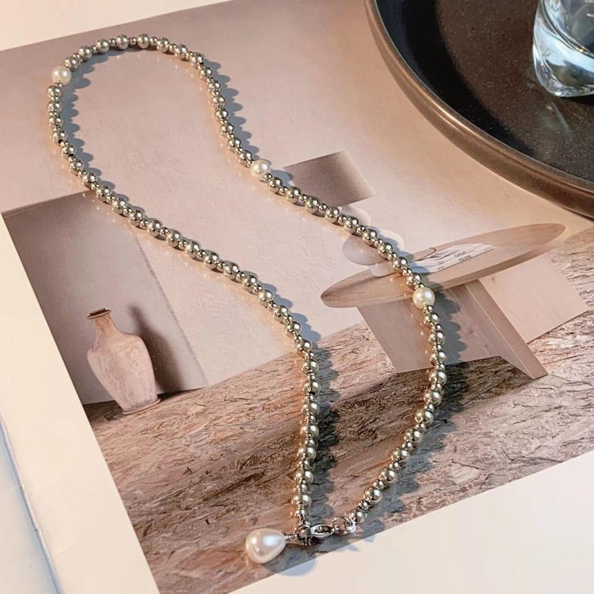 Faux Pearl Pendant Necklace Product Image