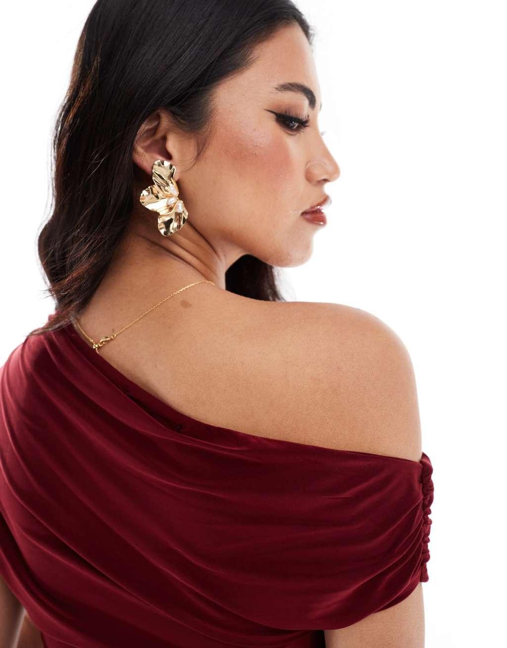 Kaiia slinky off-shoulder top in burgundy Product Image