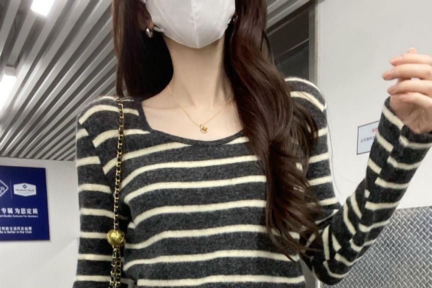 Long-Sleeve Scoop Neck Knit Top Product Image