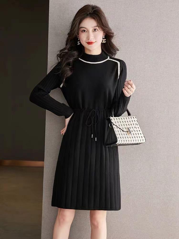 Long-Sleeve Contrast Trim Knit A-Line Pleated Dress Product Image