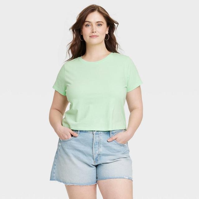 Womens Shrunken Short Sleeve T-Shirt - Universal Thread Light 2X Product Image