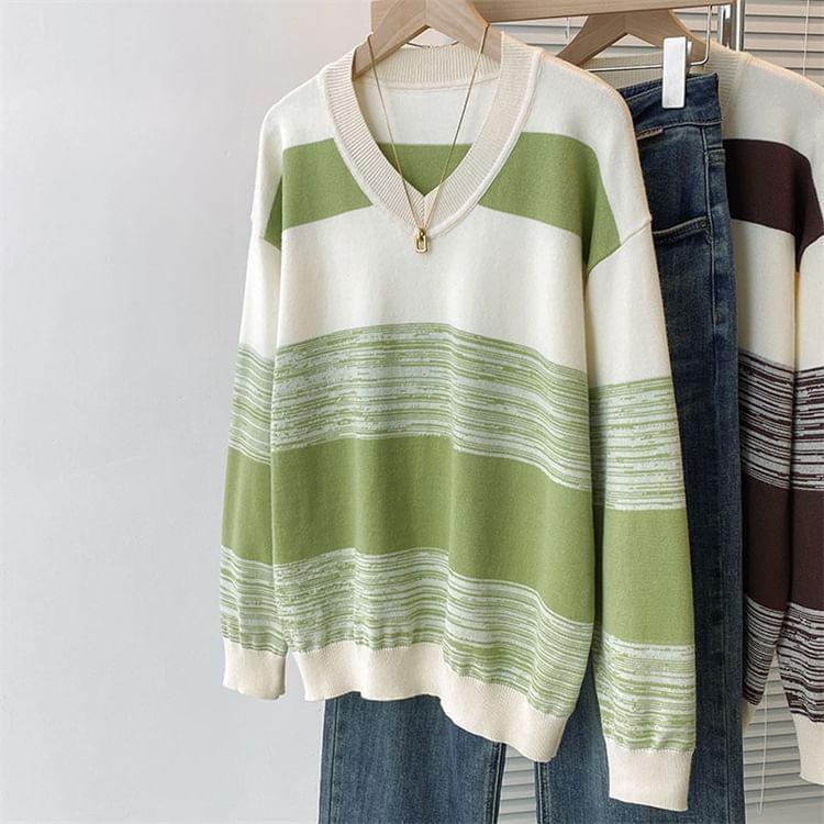 Plus Size V-Neck Color Block Sweater Product Image