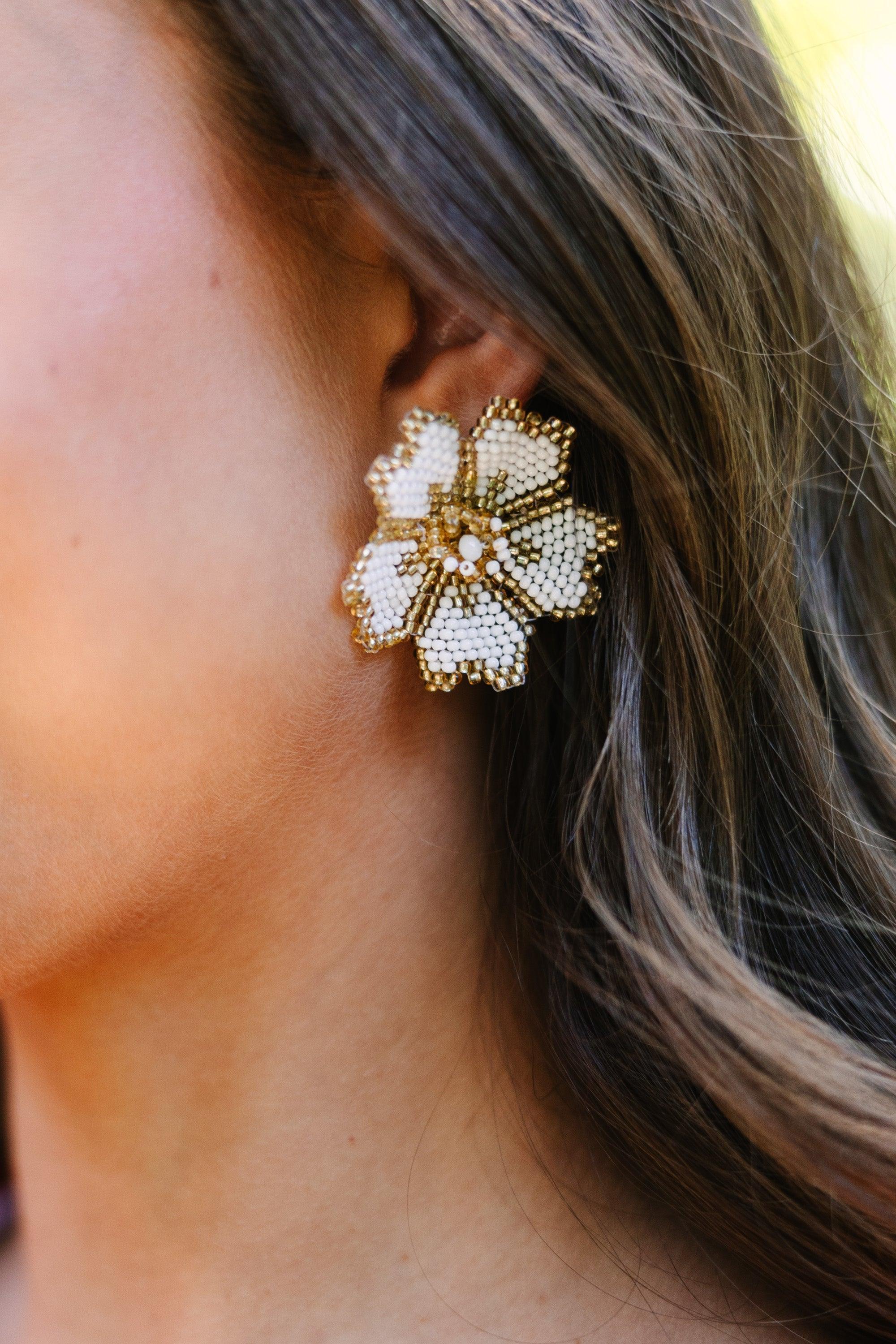 Treasure Jewels: Flower White Beaded Earrings Female Product Image