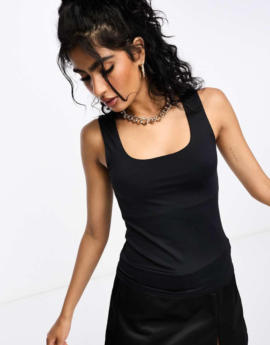 Vila scoop neck tank top in black Product Image