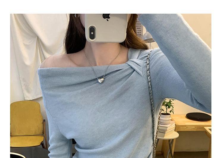 Long-Sleeve Asymmetrical Plain Knit Top Product Image