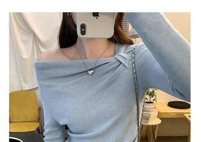 Long-Sleeve Asymmetrical Plain Knit Top Product Image