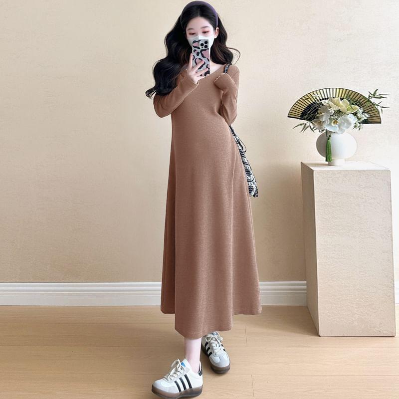 Maternity Long-Sleeve Scoop Neck Plain Maxi A-Line Dress Product Image