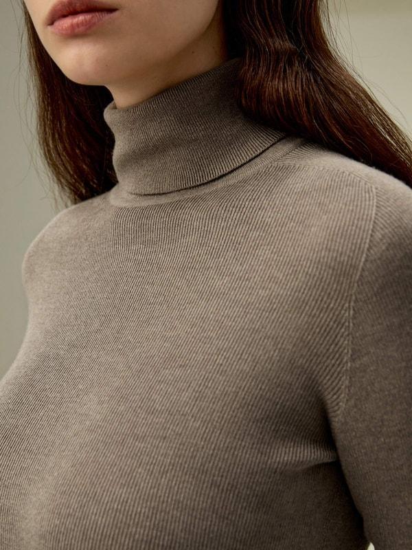 Seamless Silk-Cashmere Blend Turtleneck Sweater Product Image