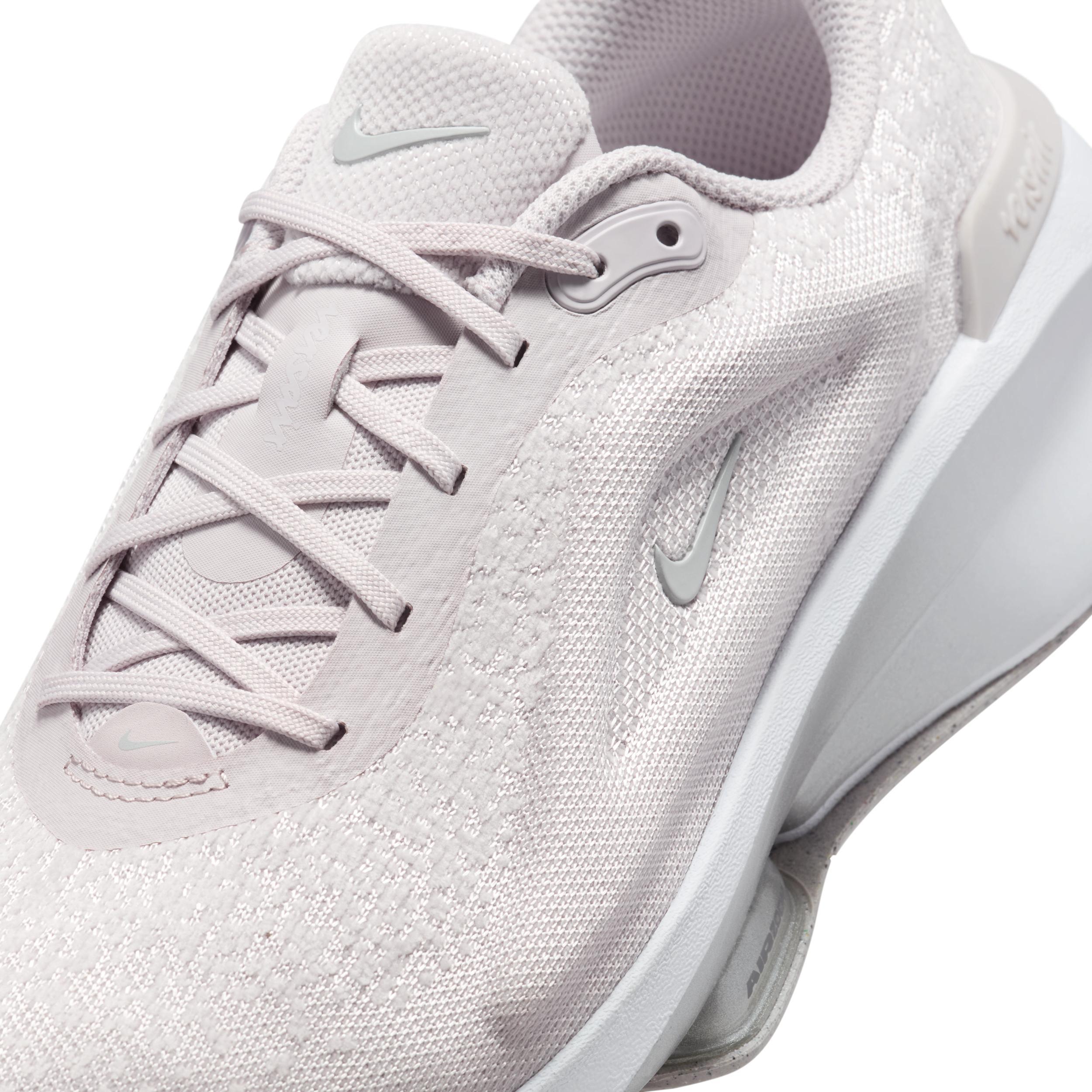 Nike Women's Versair Workout Shoes Product Image