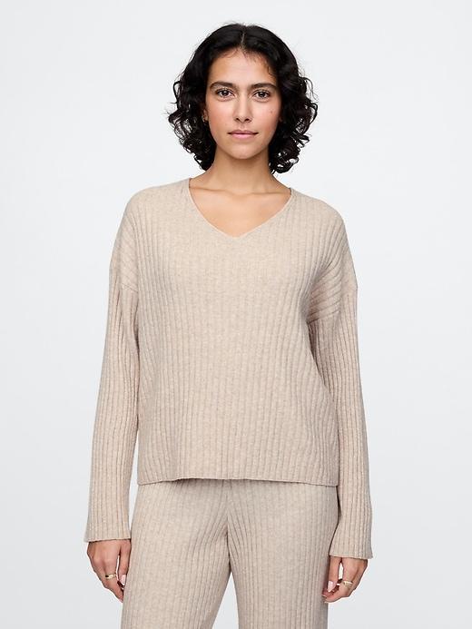 CashSoft Wide Rib V-Neck Sweater Product Image