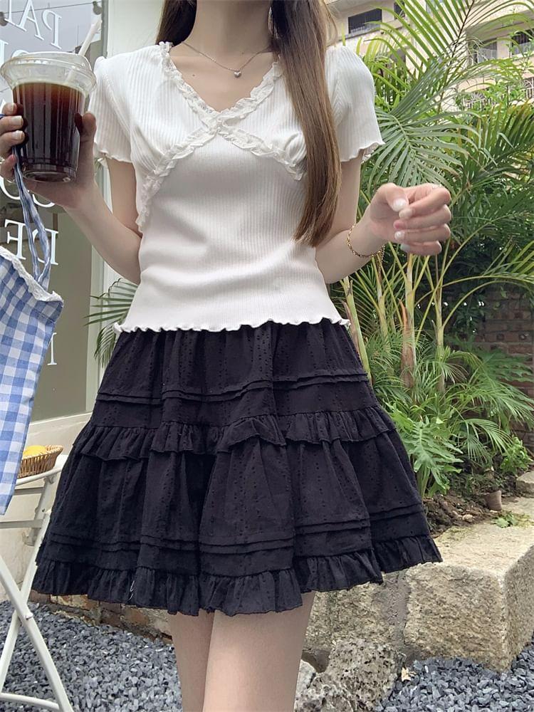 Short-Sleeve V-Neck Plain Lace Trim T-Shirt / Mid Waist Plain Ruffle Trim Mini A-Line Skirt Product Image