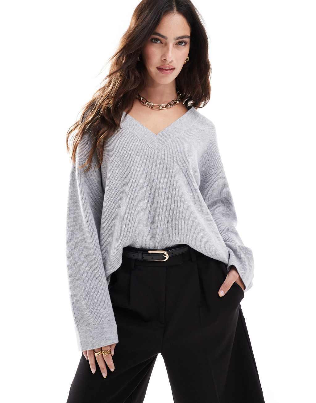 Stradivarius soft touch V-neck sweater in gray Product Image