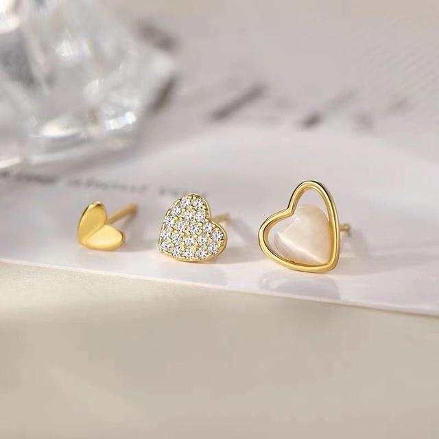 925 Sterling Silver Heart Stud Earring Product Image