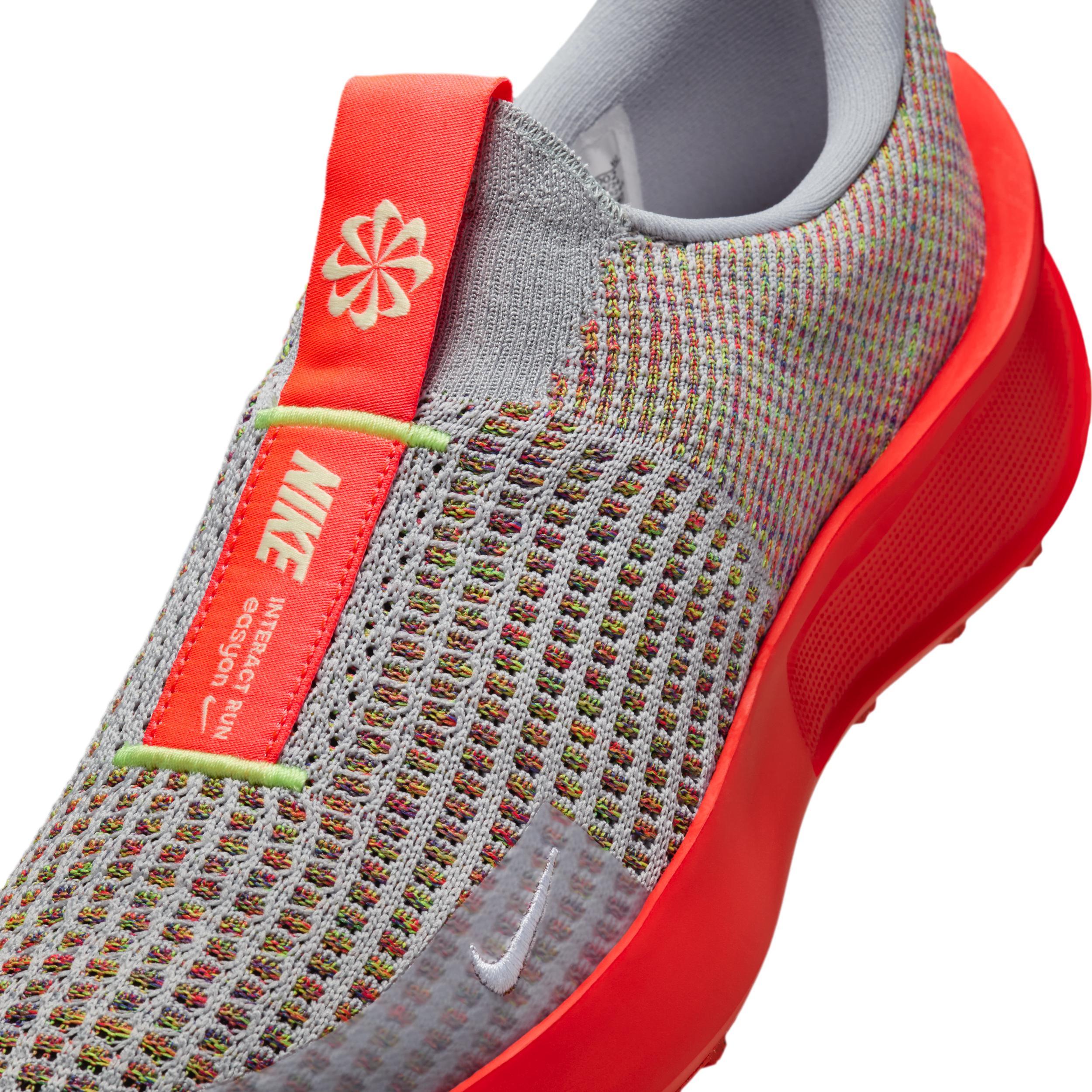 Nike Women's Interact Run EasyOn SE Road Running Shoes Product Image