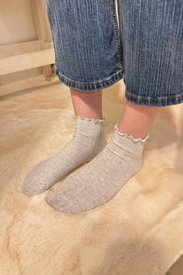 Ruffle Ribbed Socks Product Image