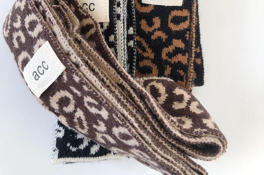 Leopard Print Narrow Scarf Product Image