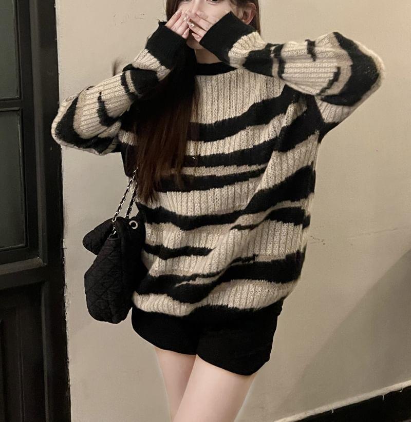 Round Neck Patterned Ribbed Sweater Product Image