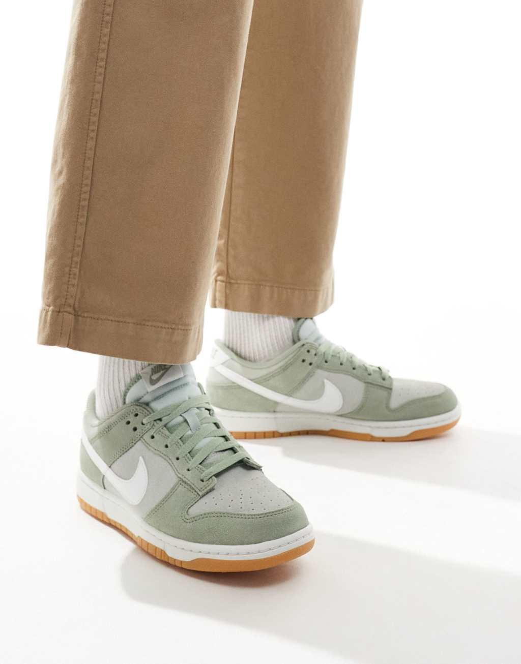 Nike Dunk Low Retro sneakers in green and white Product Image